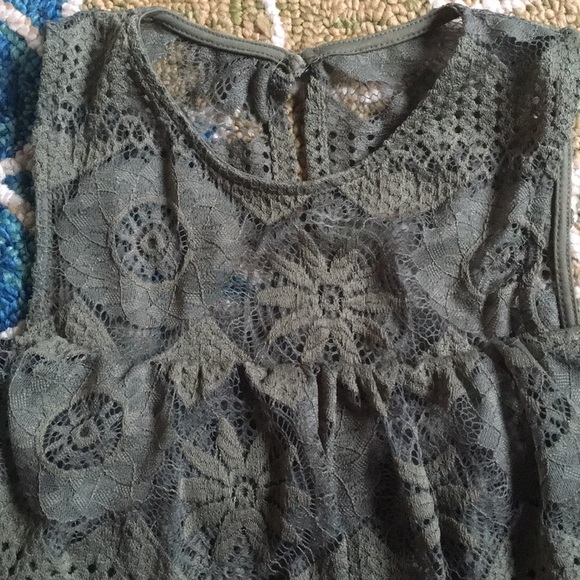 Francesca’s off the shoulder green lace dress - Picture 3 of 4